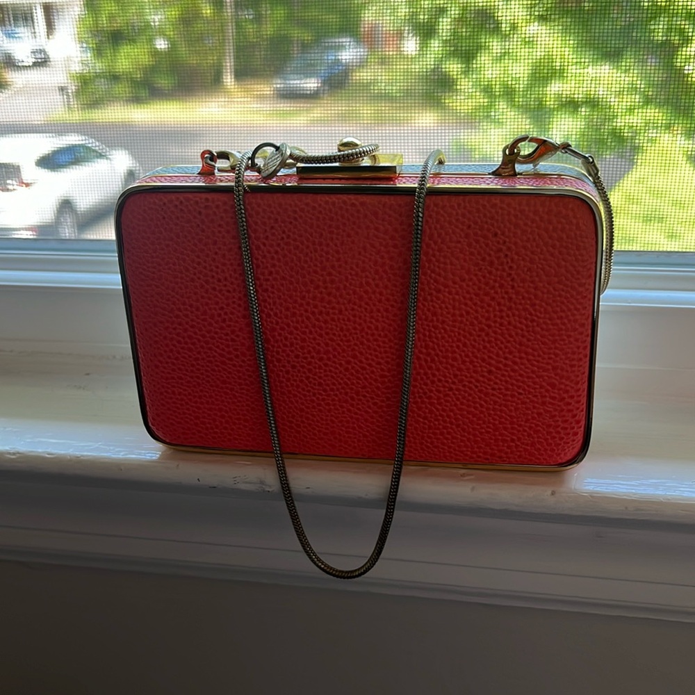 Small cocktail purse with gold chain